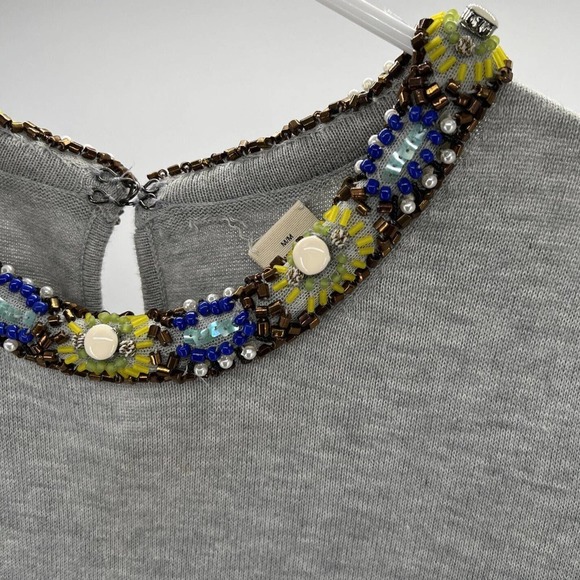 ANTHROPOLOGIE Knit Top W/Beaded Neckline Light Gray Short Sleeve Size M - Picture 3 of 12